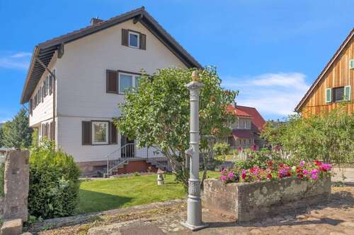 Foto - Haus zum Kaufen in Dobel 445.000,00 € 205 m²