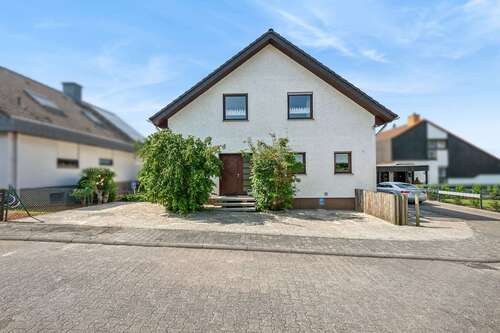 Foto - Haus zum Kaufen in Langenselbold 649.000,00 € 221 m²