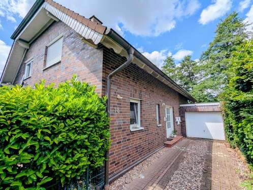 Foto - Haus zum Kaufen in Langenfeld (Rheinland) 895.000,00 € 216 m²