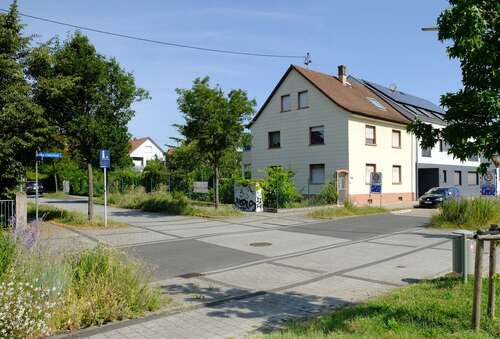 Foto - Haus zum Kaufen in Karlsruhe Neureut 849.000,00 € 180 m²