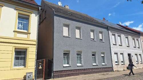 Foto - Haus zum Kaufen in Sachsen-Anhalt - Burg 115.000,00 € 168 m²