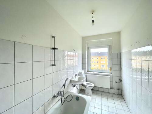 Foto - Wohnung zum Mieten in Bitterfeld-Wolfen OT Wolfen 420,36 € 64.67 m²