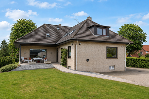 Foto - Haus zum Kaufen in Neustadt am Rübenberge 490.000,00 € 250 m²