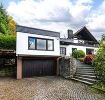 Haus zum Kaufen in Kelkheim- Eppenhain 795.000,00 € 220 m² Haus zum Kaufen in Kelkheim- Eppenhain 795.000,00 € 220 m²