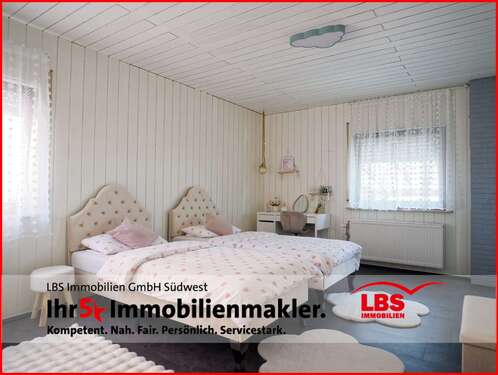 Foto - Haus zum Kaufen in Niefern-Öschelbronn 325.000,00 € 180 m²