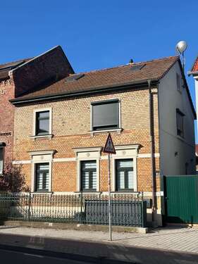 Foto - Haus zum Mieten in Halle 1.300,00 € 125 m²