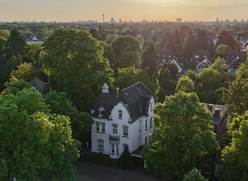 Foto - Haus zum Kaufen in Düsseldorf 1.900.000,00 € 300 m²