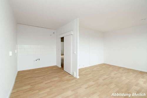 Foto - Wohnung zum Mieten in Halle (Saale) 308,15 € 56.96 m²