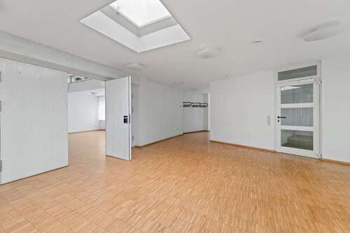 Foto - Spezialgewerbe in Stuttgart Heumaden 325.000,00 € 289 m²