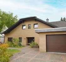 Haus zum Kaufen in Schloß Holte-Stukenbrock 590.000,00 € 299 m²