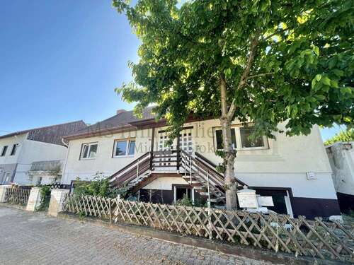 Foto - Haus zum Kaufen in Hamm am Rhein 299.000,00 € 330 m²