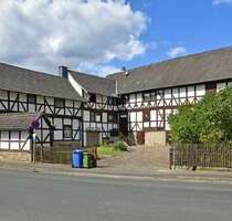 Haus zum Kaufen in Staufenberg Uschlag 250.000,00 € 186.3 m² - Staufenberg / Uschlag Haus zum Kaufen in Staufenberg Uschlag 250.000,00 € 186.3 m² - Staufenberg / Uschlag