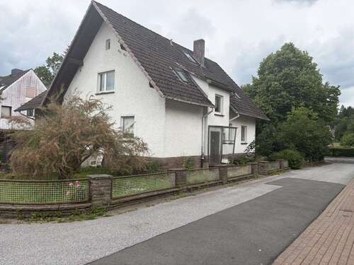 Foto - Haus zum Kaufen in Holzminden 138.000,00 € 242 m²