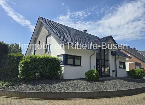 Foto - Haus zum Kaufen in Mönchengladbach 1.200.000,00 € 212.72 m²