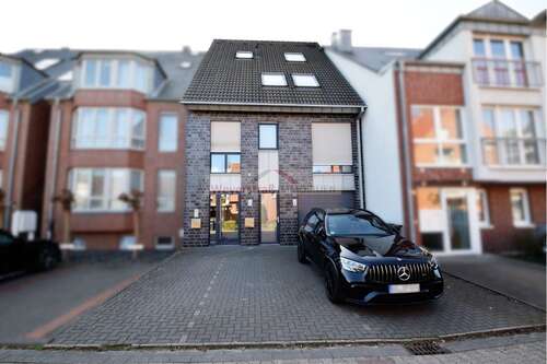 Foto - Haus zum Kaufen in Grevenbroich 896.500,00 € 240 m²