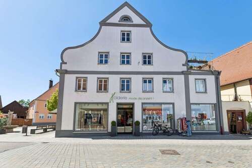 Foto - Haus zum Kaufen in Oettingen in Bayern 650.000,00 € 158 m²
