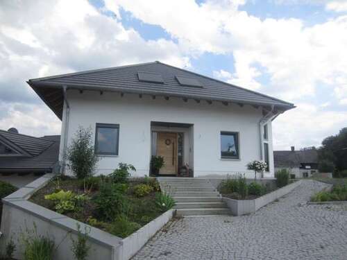 Foto - Haus zum Mieten in Rottenburg an der Laaber 2.390,00 € 350 m²
