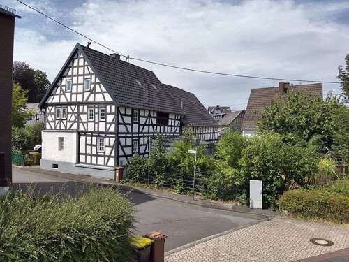 Foto - Haus zum Kaufen in Wirges 325.000,00 € 180 m²