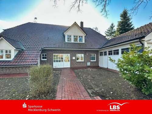 Foto - Haus zum Kaufen in Lübtheen 450.000,00 € 325 m²