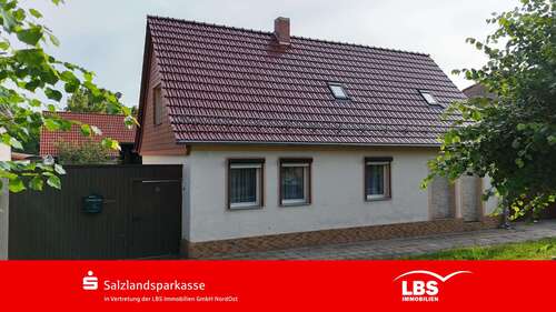 Foto - Haus zum Kaufen in Hecklingen 42.000,00 € 98 m²