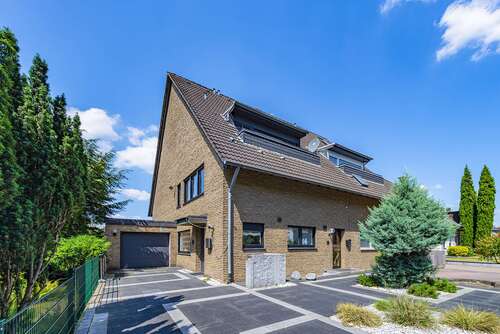 Foto - Haus zum Kaufen in Langenfeld 895.000,00 € 257 m²
