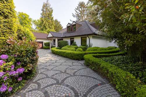 Foto - Haus zum Kaufen in Krefeld 1.300.000,00 € 244 m²