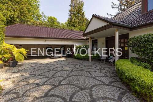 Foto - Haus zum Kaufen in Krefeld 1.300.000,00 € 244 m²