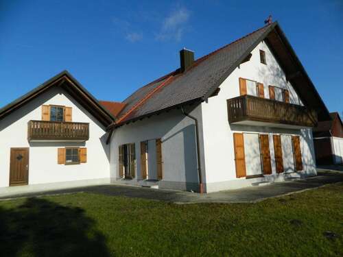 Foto - Haus zum Mieten in Fahrenzhausen 2.000,00 € 200 m²