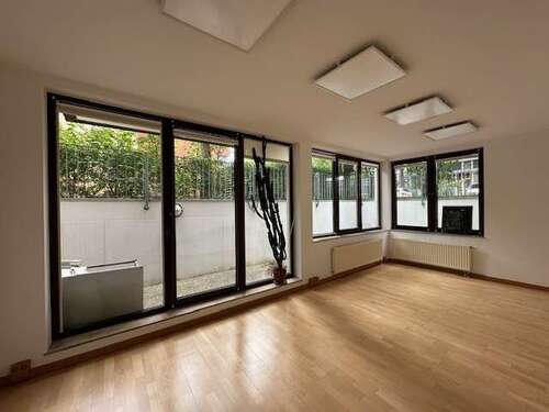 Foto - Büro in Dresden 400,00 € 30 m² - 400,00&nbsp;EUR Kaltmiete, ca.&nbsp; 30,00&nbsp;m&sup2;