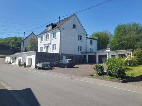 Foto - Haus zum Kaufen in Pracht 390.000,00 € 250 m²
