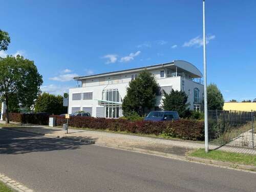 Foto - Büro in Zwenkau 1.600.000,00 € 1216.97 m²
