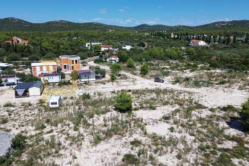 Foto - Grundstück zu verkaufen in Pirovac 67.000,00 € 670 m²