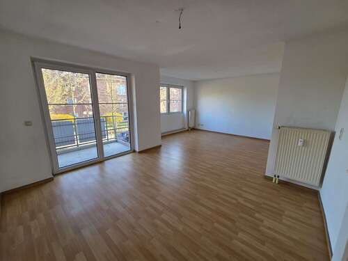 Foto - Wohnung zum Mieten in Hermsdorf 380,00 € 67.63 m²