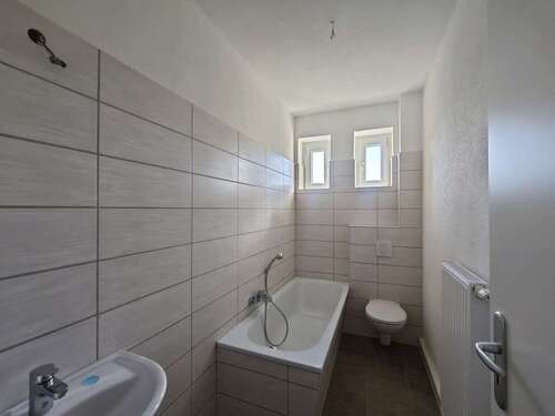 Foto - Wohnung zum Mieten in Halle (Saale) 431,00 € 63.37 m²