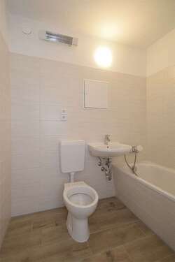 Foto - Wohnung zum Mieten in Halle (Saale) 448,92 € 70.37 m²