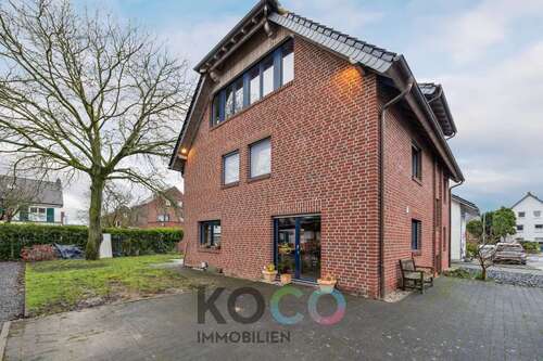 Foto - Haus zum Kaufen in Neuss Holzheim 949.000,00 € 254 m²