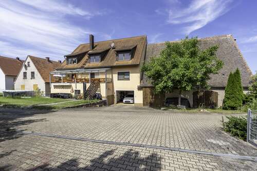 Foto - Haus zum Kaufen in Tuchenbach 598.000,00 € 346 m²