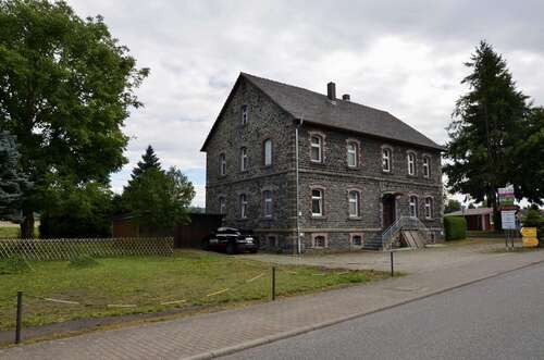Foto - Haus zum Kaufen in Homberg (Efze) 180.000,00 € 280 m²