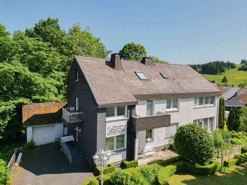 Foto - Haus zum Kaufen in Sundern (Sauerland) 380.000,00 € 320 m²