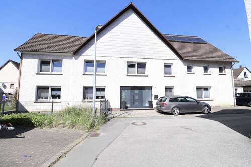 Foto - Haus zum Kaufen in Amelunxen 270.000,00 € 275 m²
