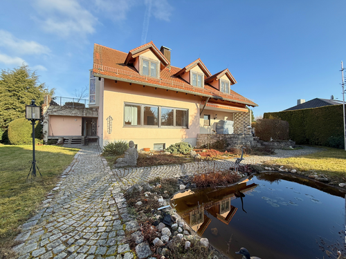 Foto - Haus zum Kaufen in Lichteneiche 650.000,00 € 250 m²