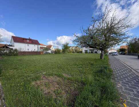 Foto - Grundstück zu verkaufen in Neuendettelsau 145.000,00 € 652 m²