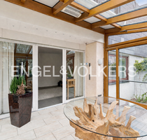 Haus zum Mieten in Schwalbach am Taunus 3.300,00 € 195 m²