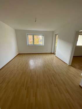 Foto - Wohnung zum Mieten in Neutraubling 597,87 € 75.68 m²