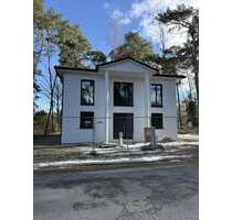 Haus zum Kaufen in Brandenburg - Blankenfelde-Mahlow 990.000,00 € 198 m²