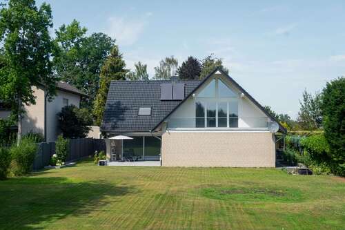 Foto - Haus zum Kaufen in Lage 599.000,00 € 249 m²
