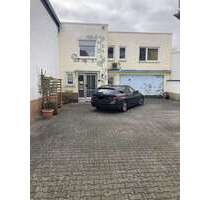 Haus zum Mieten in Frankfurt-Harheim 2.400,00 € 186 m²