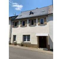 Haus zum Kaufen in Hochstetten-DhaunSchloß 129.000,00 € 120 m² - Hochstetten-Dhaun/Schloß