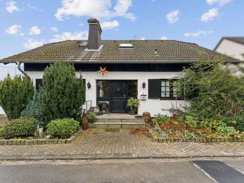 Foto - Haus zum Kaufen in Niedernhausen 595.000,00 € 195 m²