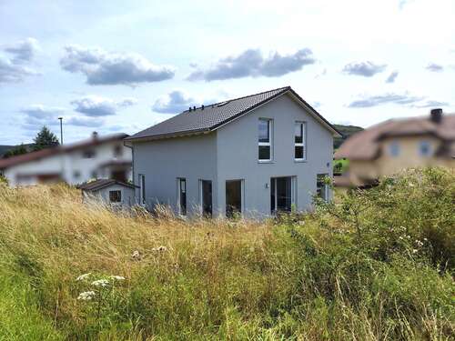 Foto - Haus zum Kaufen in Mengerskirchen 349.000,00 € 137.61 m²
